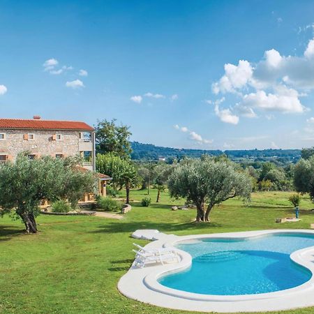 Nice Home In Rovinj With Outdoor Swimming Pool エクステリア 写真