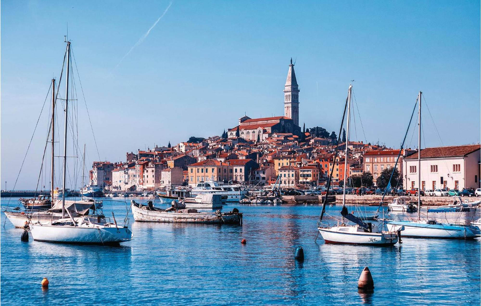 Nice Home In Rovinj With Outdoor Swimming Pool エクステリア 写真